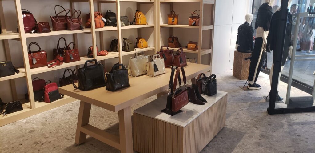 Mobiliario fabricado por dmuvle Padre hurtado